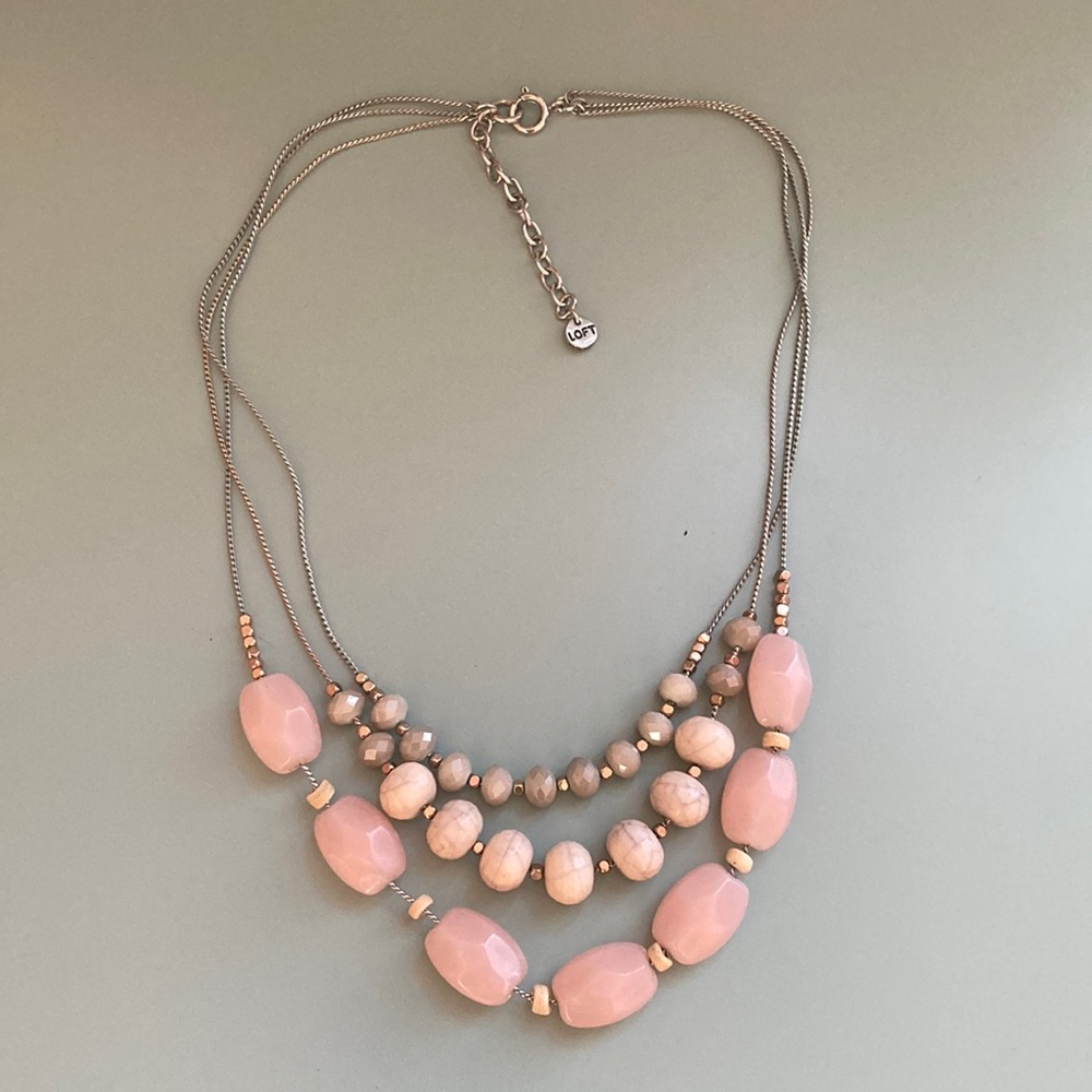 LOFT necklace. Pink stones. Adjustable